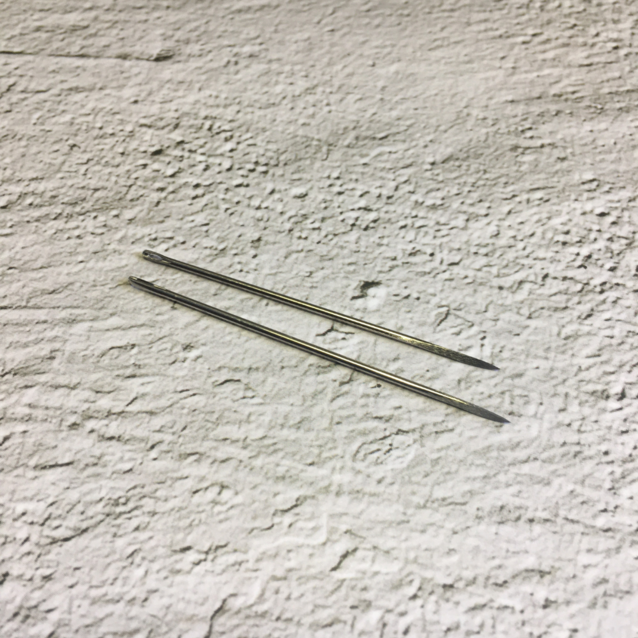 Naalden - set ledernaalden met scherpe driehoekige punt 